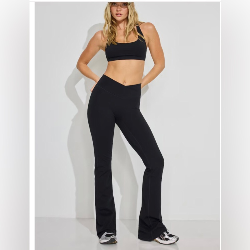 Garage women’s Blue Active Cross Flare Pants size XS